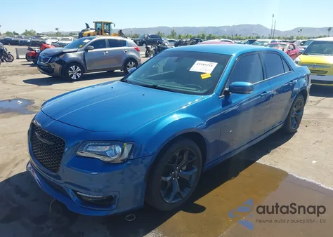 2023 Chrysler 300 Touring L z USA, uszkodzony, nr VIN 2C3CCADG9PH590095